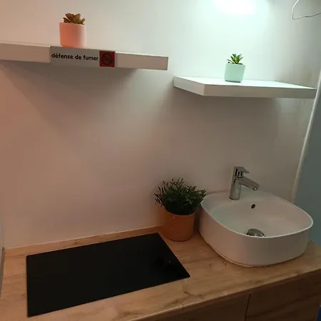 Quaint Studio Retreat For Two *